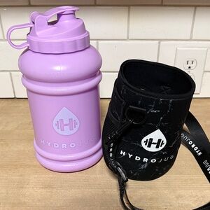 HydroJug Lavender Bottle with Charcoal Marble Color Sleeve Like New